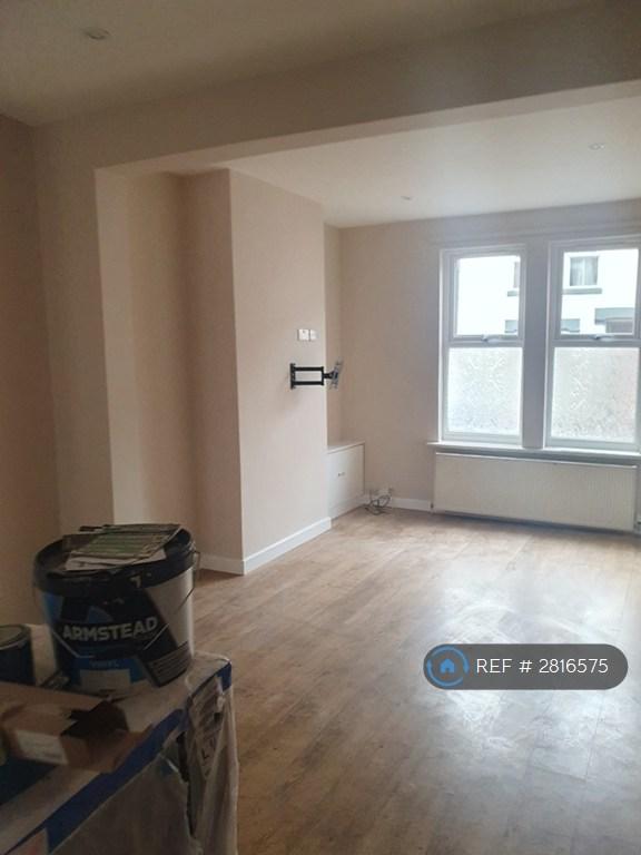 Open Plan Living Rm And Dinning Rm