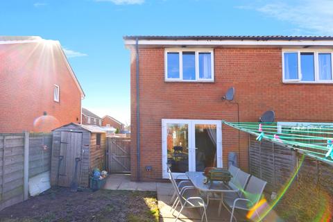 2 bedroom semi-detached house for sale, Holly Approach, Ossett