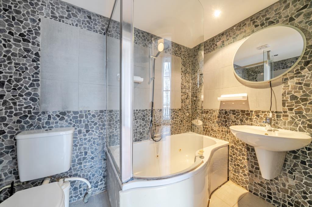 En Suite Bathroom
