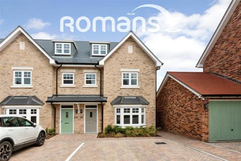 4 bedroom semi-detached house for sale, Hayne Avenue, Fleet, Hampshire