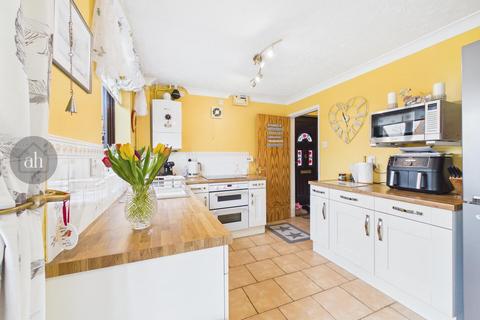 3 bedroom semi-detached house for sale, Barleyfields, Thurston