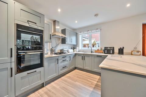 4 bedroom detached house for sale, Summerstead Farm Road, Sherfield-on-Loddon RG27 0GL