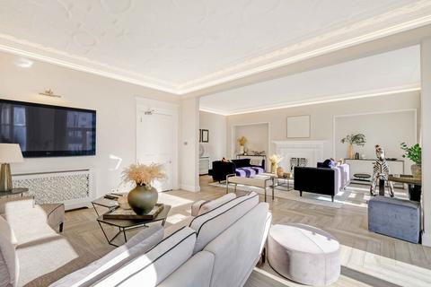 undefined, Wellington Court, SW1X