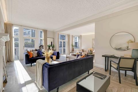 undefined, Wellington Court, SW1X