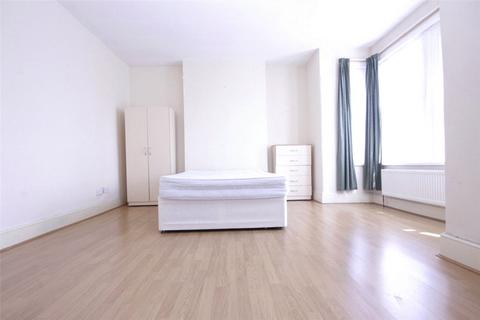 3 bedroom apartment to rent, Kensington Gardens, Ilford, IG1