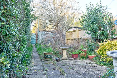 3 bedroom end of terrace house for sale, Avenue Road, Old Town, Swindon, Wiltshire, SN1