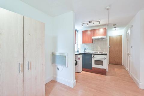 Studio to rent, Kilburn, Kilburn, London, NW6