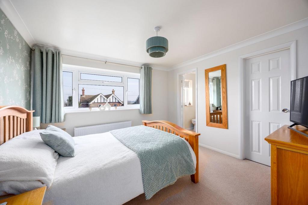Mustaver Luxford Road Crowborough TN62 PP Roots Prop
