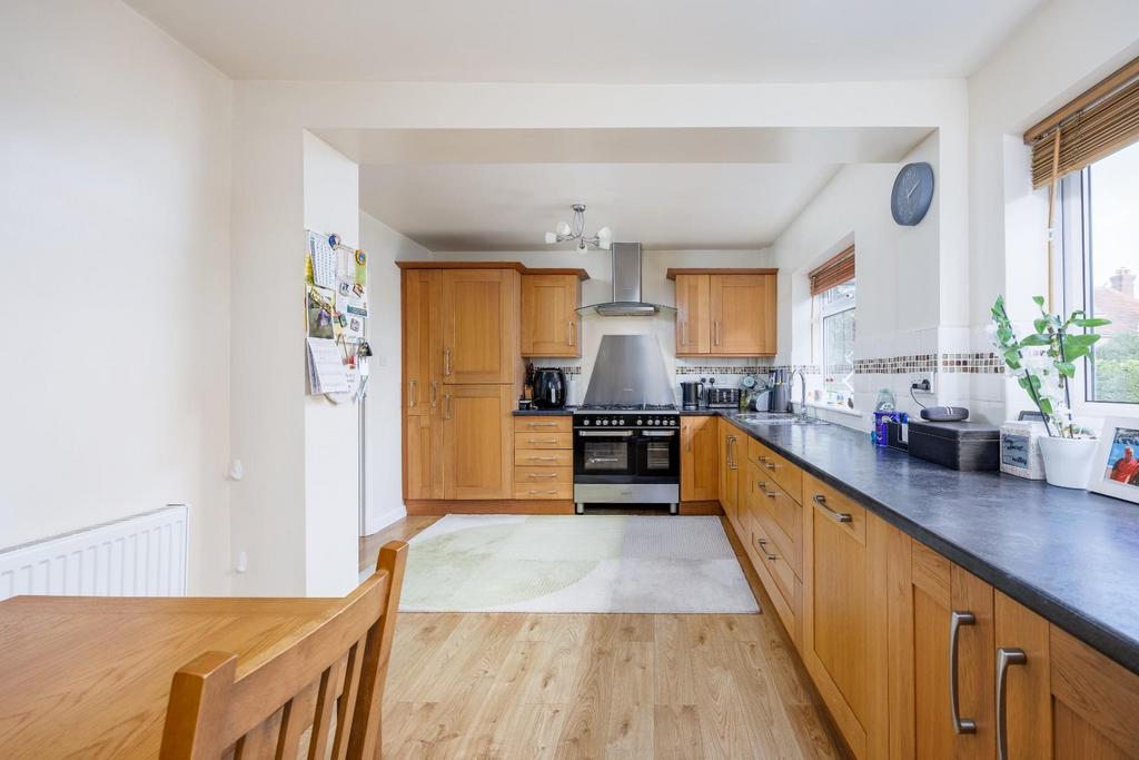 Mustaver Luxford Road Crowborough TN62 PP Roots Prop