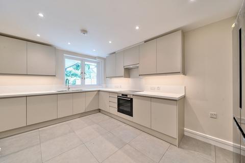 4 bedroom flat to rent, West Heath Road London NW3