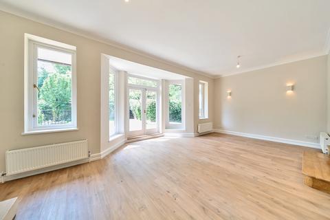 4 bedroom flat to rent, West Heath Road London NW3