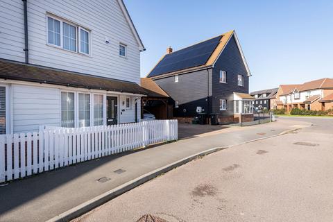 3 bedroom semi-detached house for sale, Rochester ME1