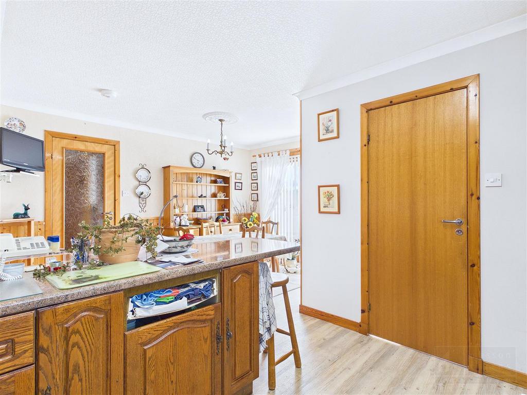 Kitchen &amp; Dining Area