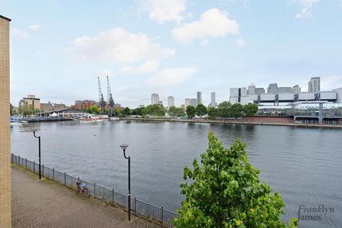2 bedroom apartment to rent, Ringwood Gardens, Isles of Dogs, E14