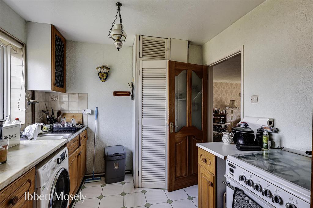 7 Kitchen.jpg