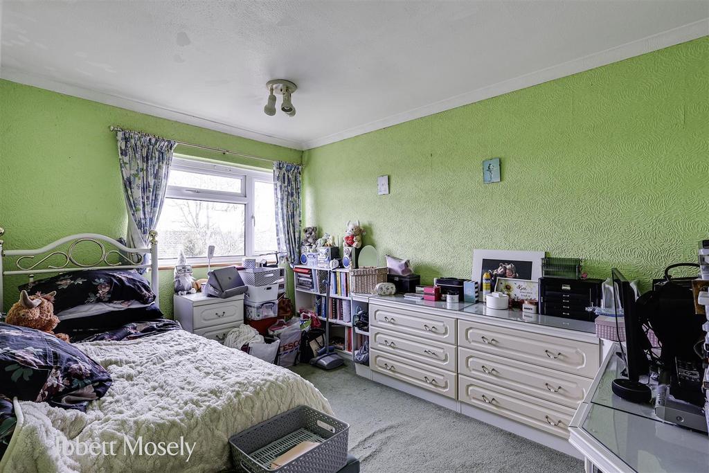 10 Bedroom.jpg