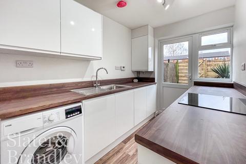 2 bedroom terraced house to rent, Gosforth Court, Nottingham, Nottinghamshire, NG2