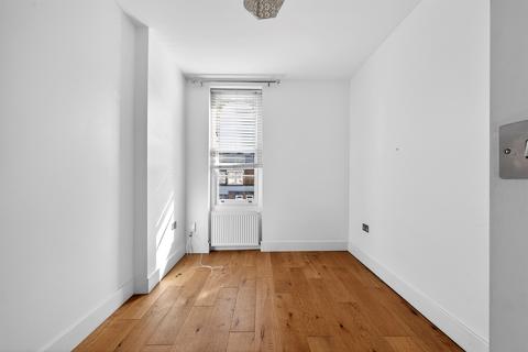 2 bedroom flat for sale, Merton Road, London