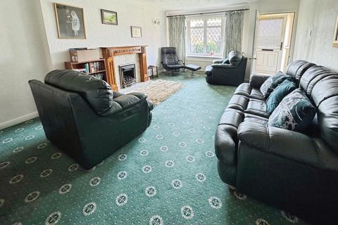 3 bedroom bungalow for sale, Southdown Road, York YO32
