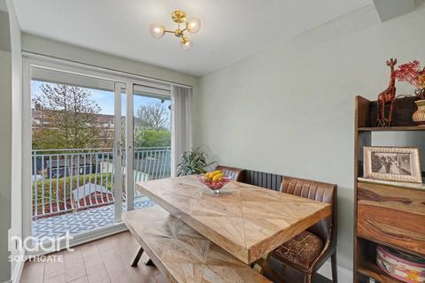 undefined, Bramley Close, London