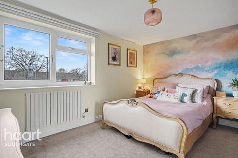 undefined, Bramley Close, London