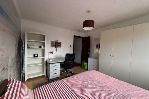 1 bedroom in a house share to rent, Langhorn Close, City Centre NE6