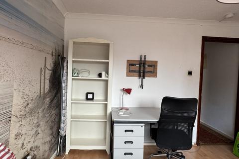 1 bedroom in a house share to rent, Langhorn Close, City Centre NE6