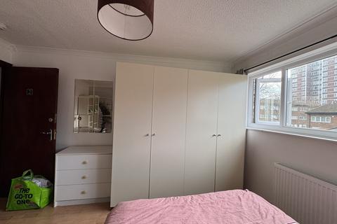 1 bedroom in a house share to rent, Langhorn Close, City Centre NE6