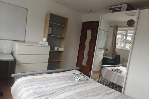 1 bedroom in a house share to rent, Langhorn Close, City Centre NE6