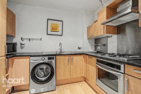 2 bedroom apartment for sale, Bowman Lane, LEEDS