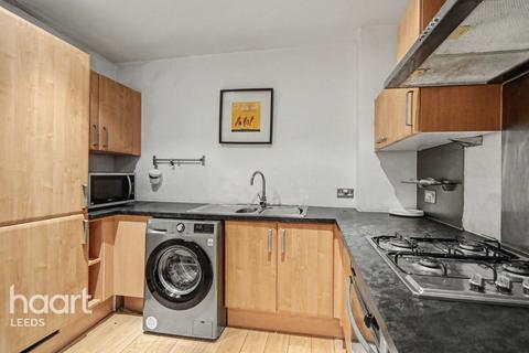 2 bedroom apartment for sale, Bowman Lane, LEEDS