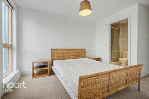 2 bedroom apartment for sale, Bowman Lane, LEEDS