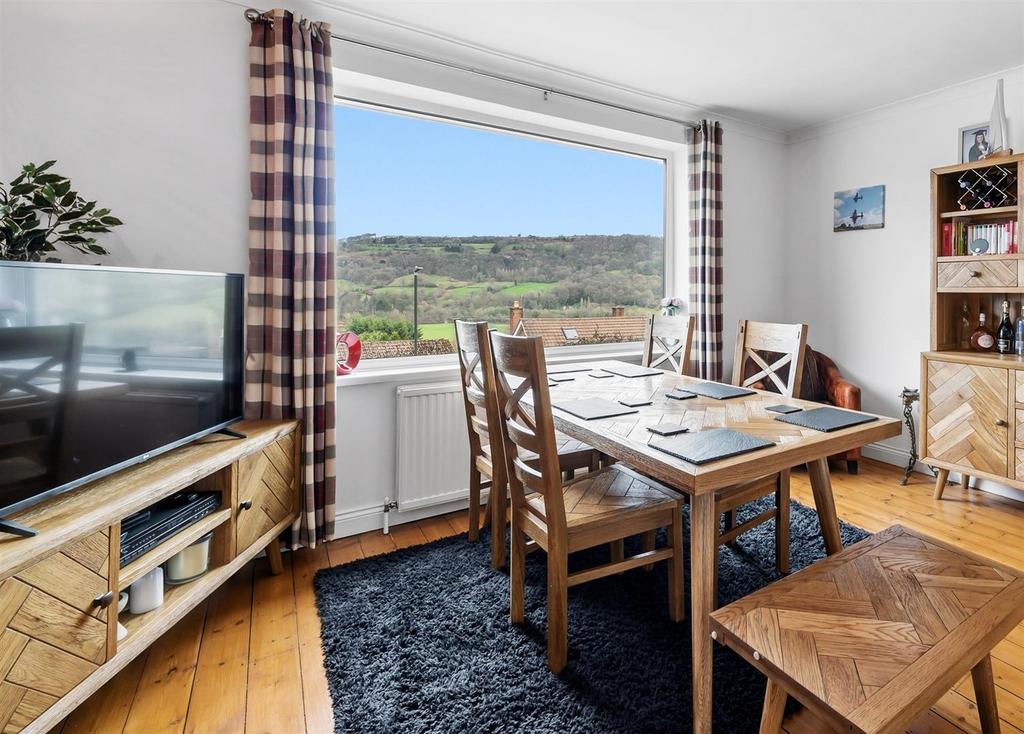 Lounge-Diner to window.jpg