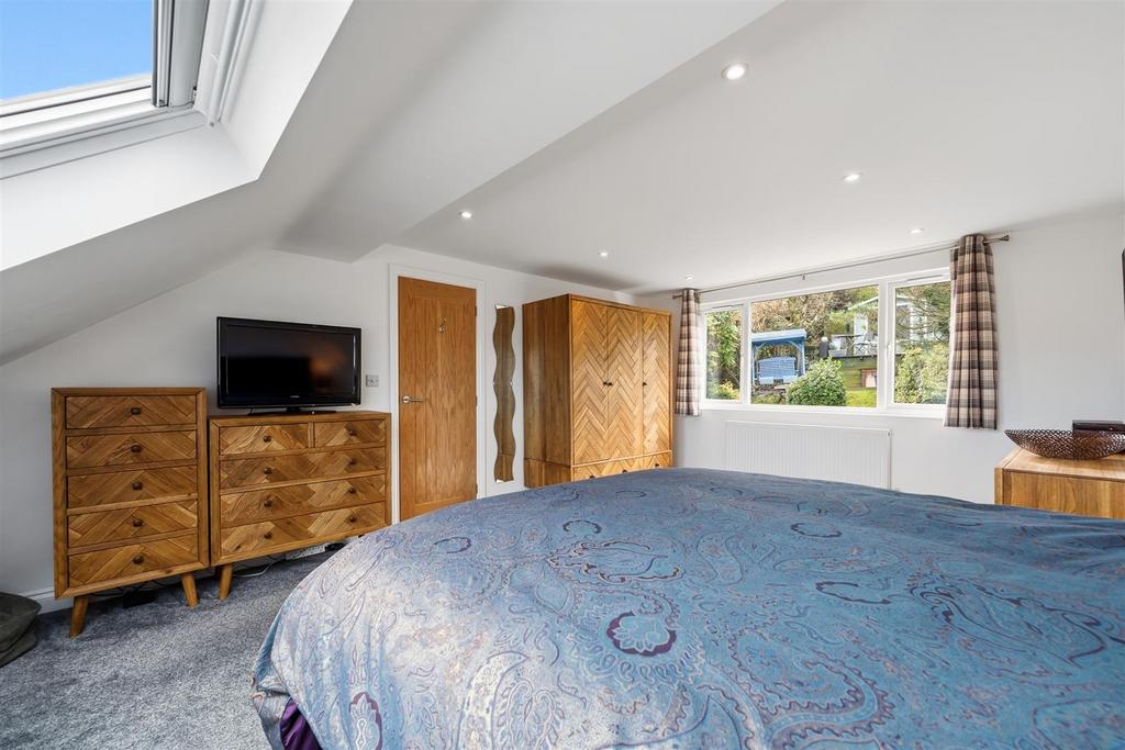 Bedroom One to landing.jpg
