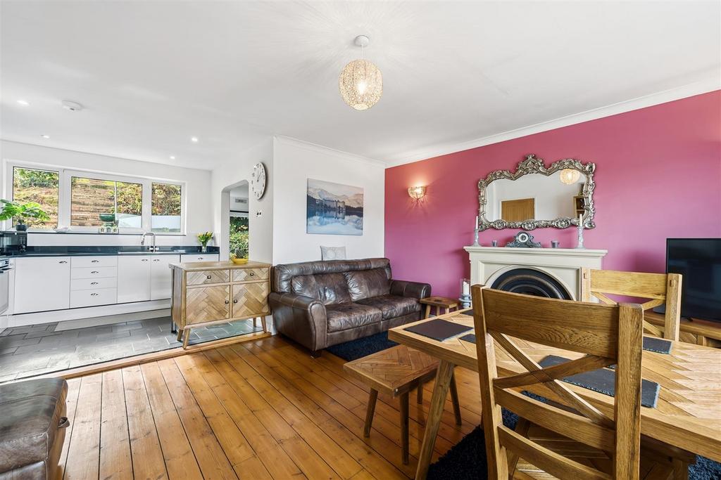 Lounge-Diner to Kitchen.jpg