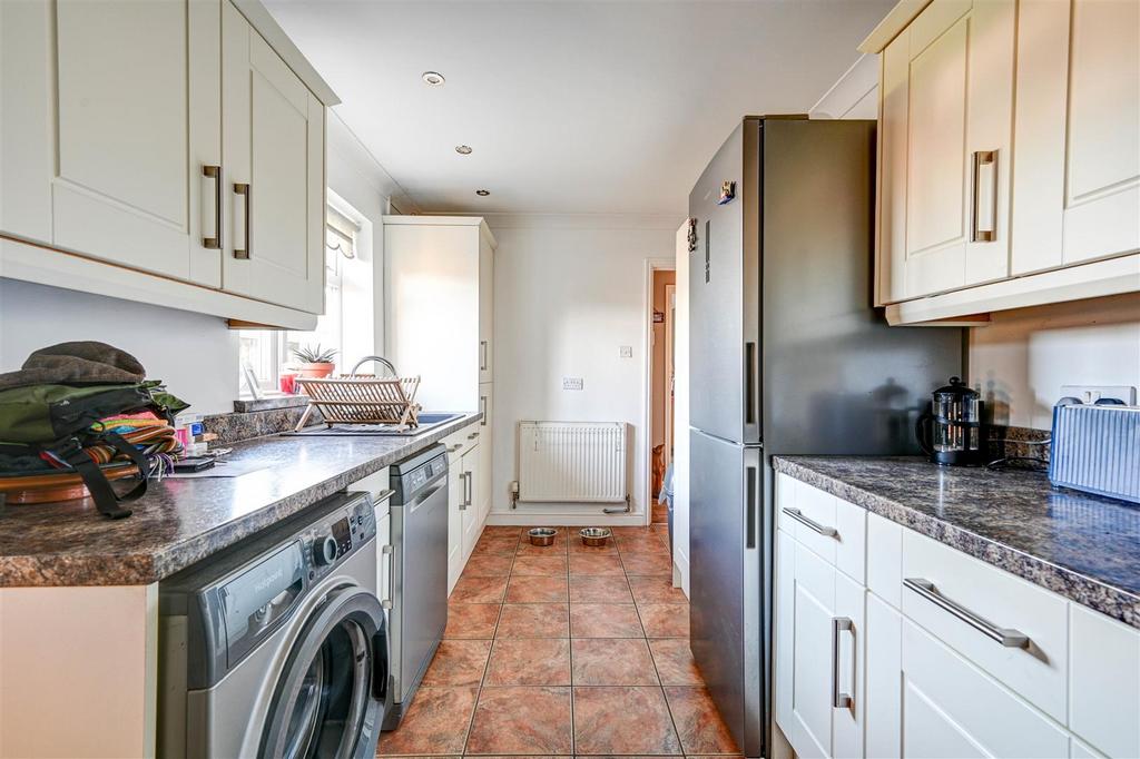 Kitchen 2.jpg