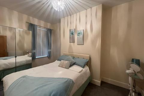 2 bedroom flat to rent, John Street, PORTHCAWL, CF36
