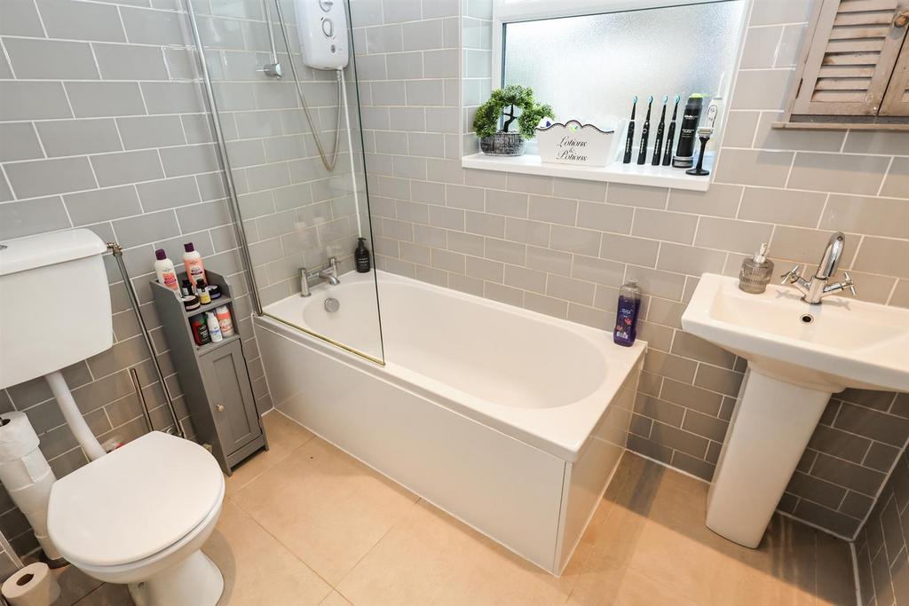 45 Dennis Way - Bathroom.JPG