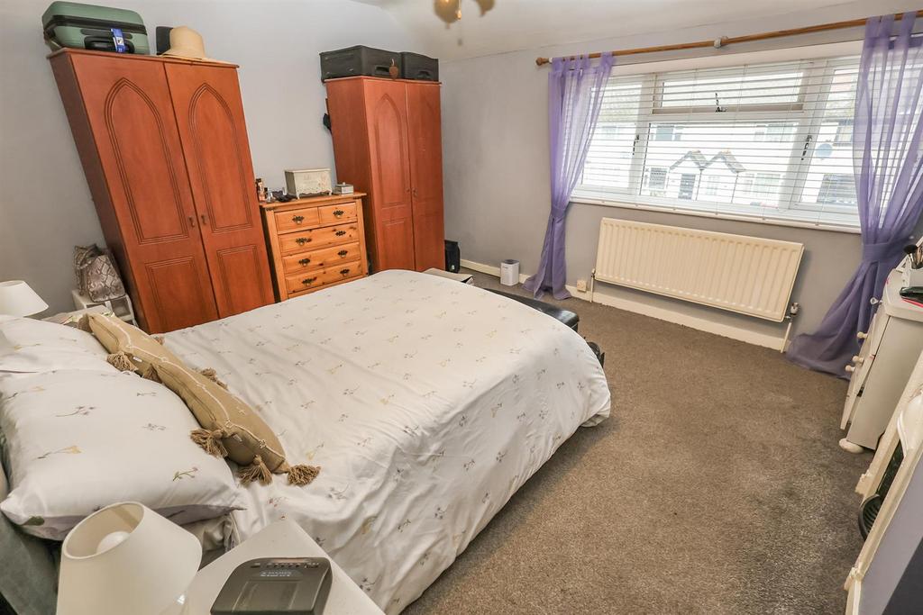 45 Dennis Way - Front Bedroom.JPG