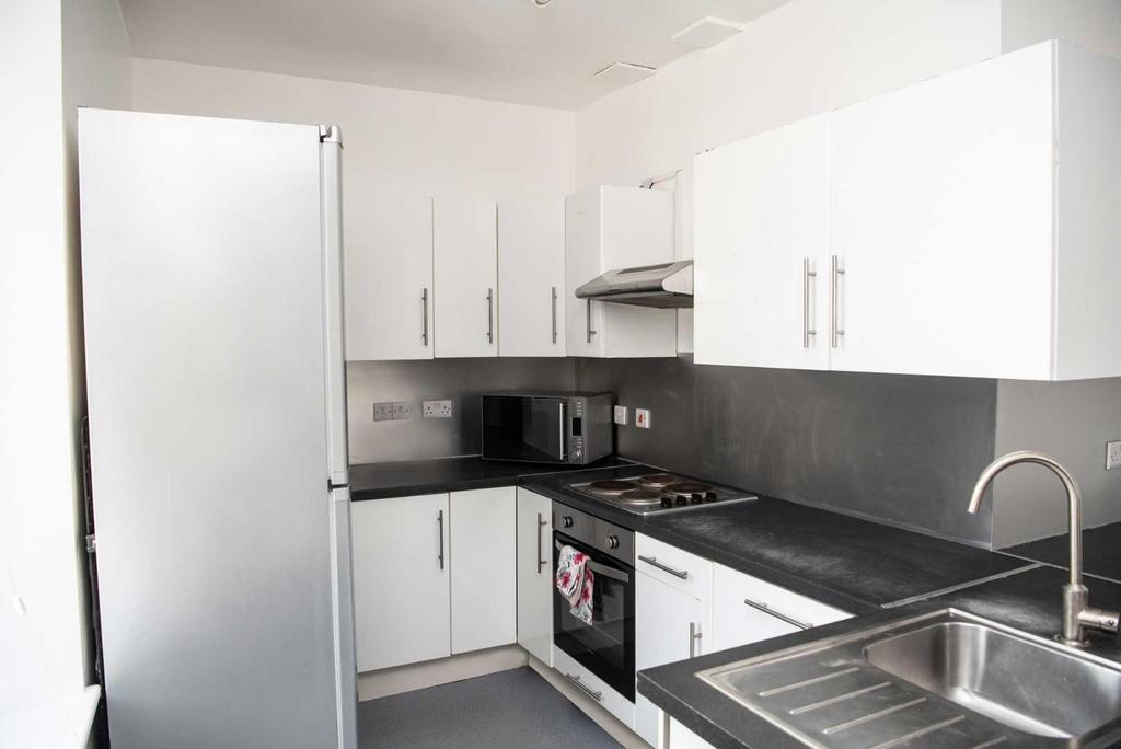 Mutley-Tavern-First-Floor-Flat-Robyn-32.jpg