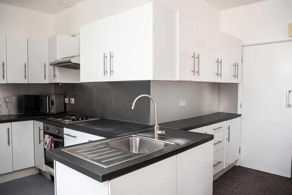Mutley-Tavern-First-Floor-Flat-Robyn-37-ret.jpg