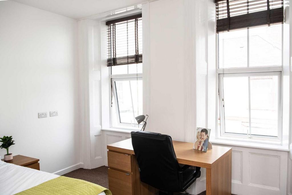 Mutley-Tavern-First-Floor-Flat-Robyn-41.jpg