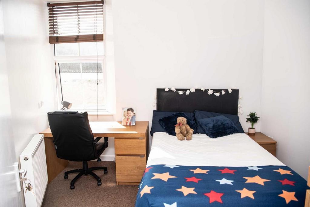 Mutley-Tavern-First-Floor-Flat-Robyn-8.jpg