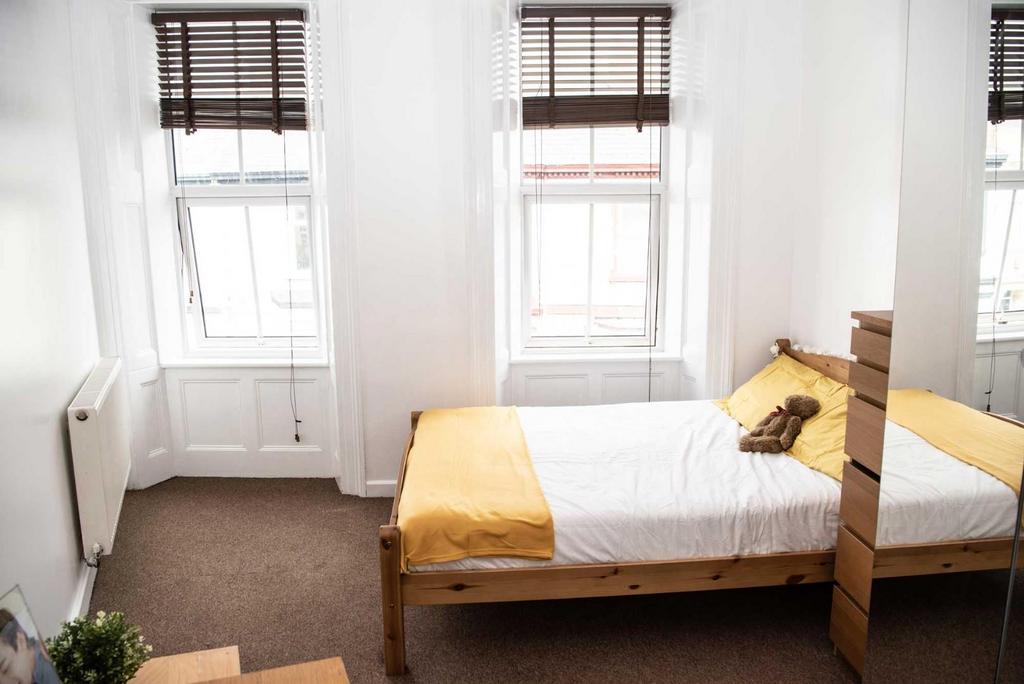 Mutley-Tavern-First-Floor-Flat-Robyn-17.jpg