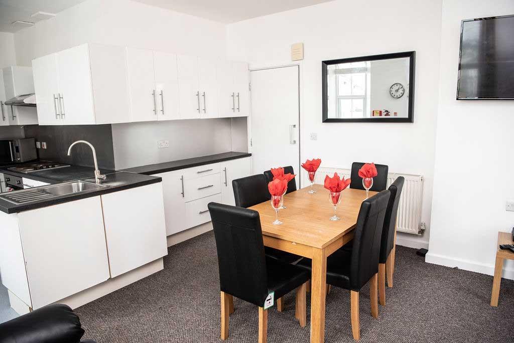 Mutley-Tavern-First-Floor-Flat-Robyn-26-ret.jpg