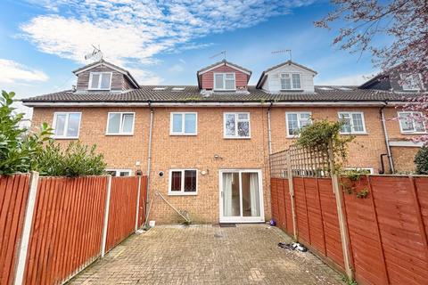 4 bedroom terraced house to rent, Mitcham, CR4