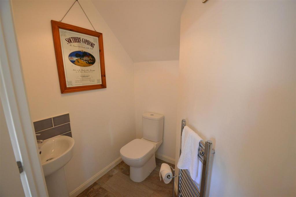 Downstairs wc.JPG