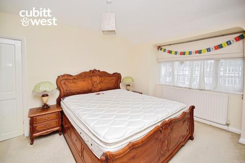 5 bedroom semi-detached house to rent, Waverley Road Epsom KT17