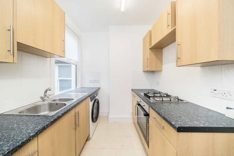 2 bedroom flat to rent, Farlton Road, LONDON SW18