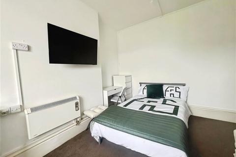1 bedroom flat to rent, Elphinstone Road, Hampshire PO5